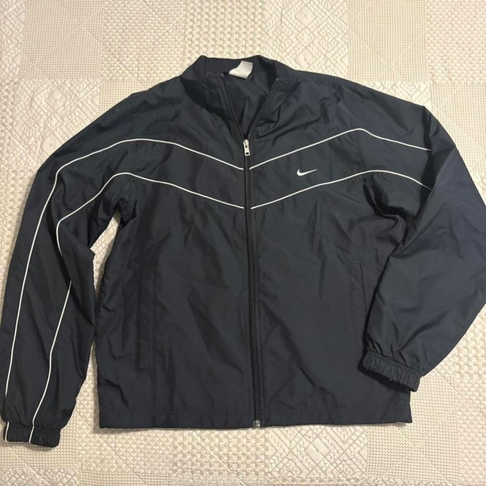 VTG Black Nike Windbreaker Jacket w/ White Stripe Detail